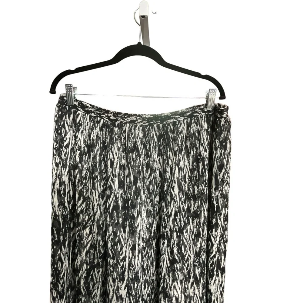 Maggie‎ Barnes Black and White Reversible Skirt